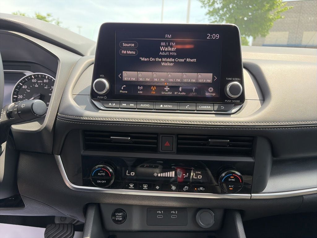 2025 Nissan Rogue SV