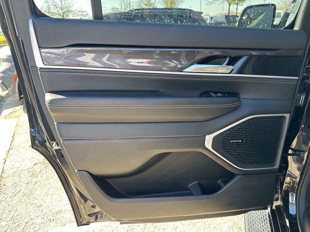 2024 Jeep Wagoneer Base