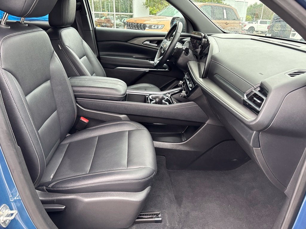 2025 Chevrolet Traverse FWD LT
