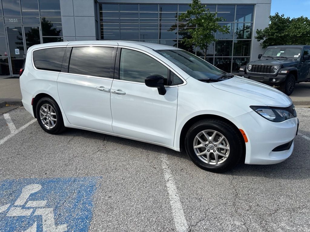 2024 Chrysler Voyager LX