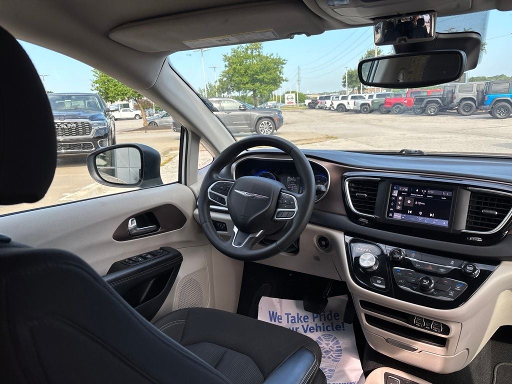 2024 Chrysler Voyager LX
