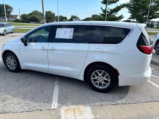 2024 Chrysler Voyager LX
