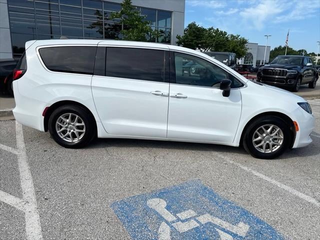 2024 Chrysler Voyager LX