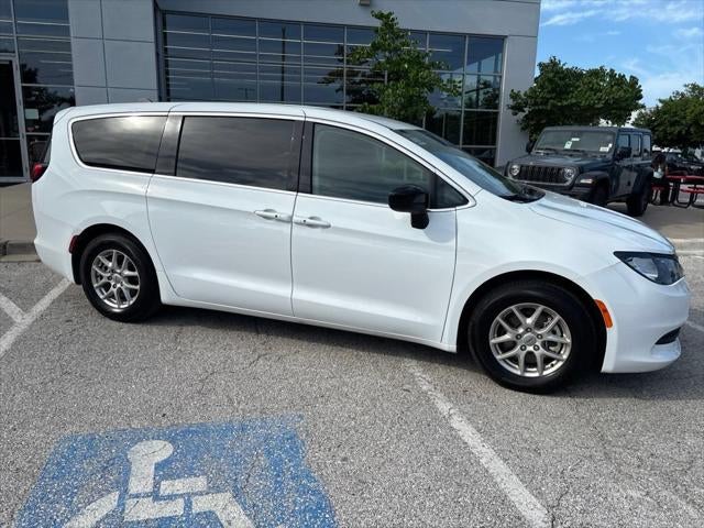 2024 Chrysler Voyager LX