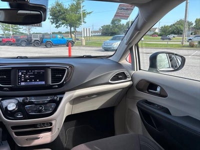 2024 Chrysler Voyager LX