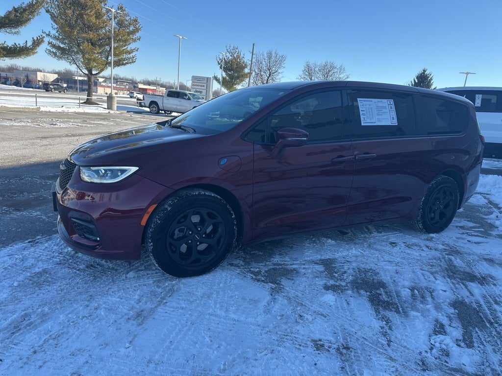 2022 Chrysler Pacifica Hybrid Touring L