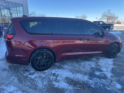 2022 Chrysler Pacifica Hybrid Touring L