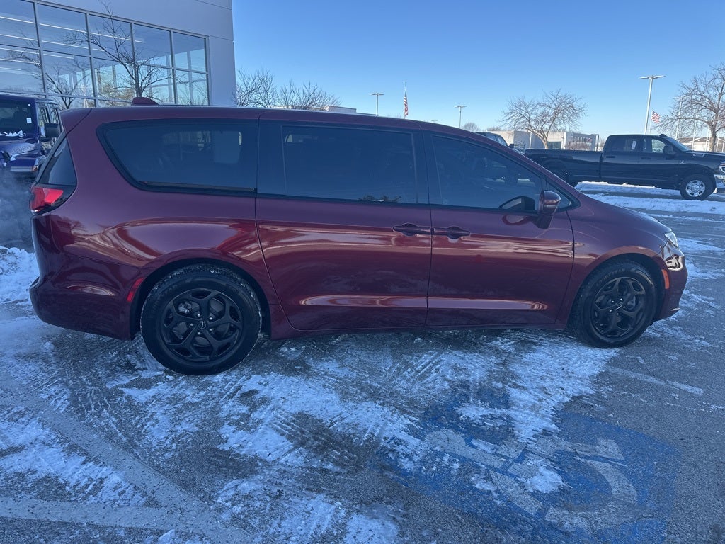 2022 Chrysler Pacifica Hybrid Touring L