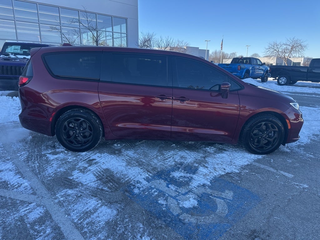 2022 Chrysler Pacifica Hybrid Touring L