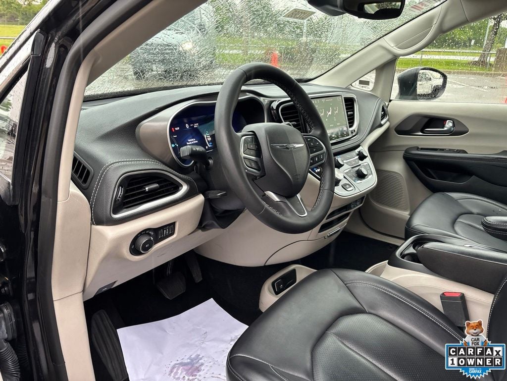 2023 Chrysler Pacifica Hybrid Touring L
