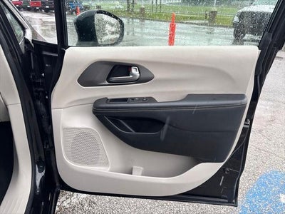 2023 Chrysler Pacifica Hybrid Touring L