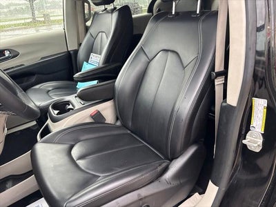 2023 Chrysler Pacifica Hybrid Touring L