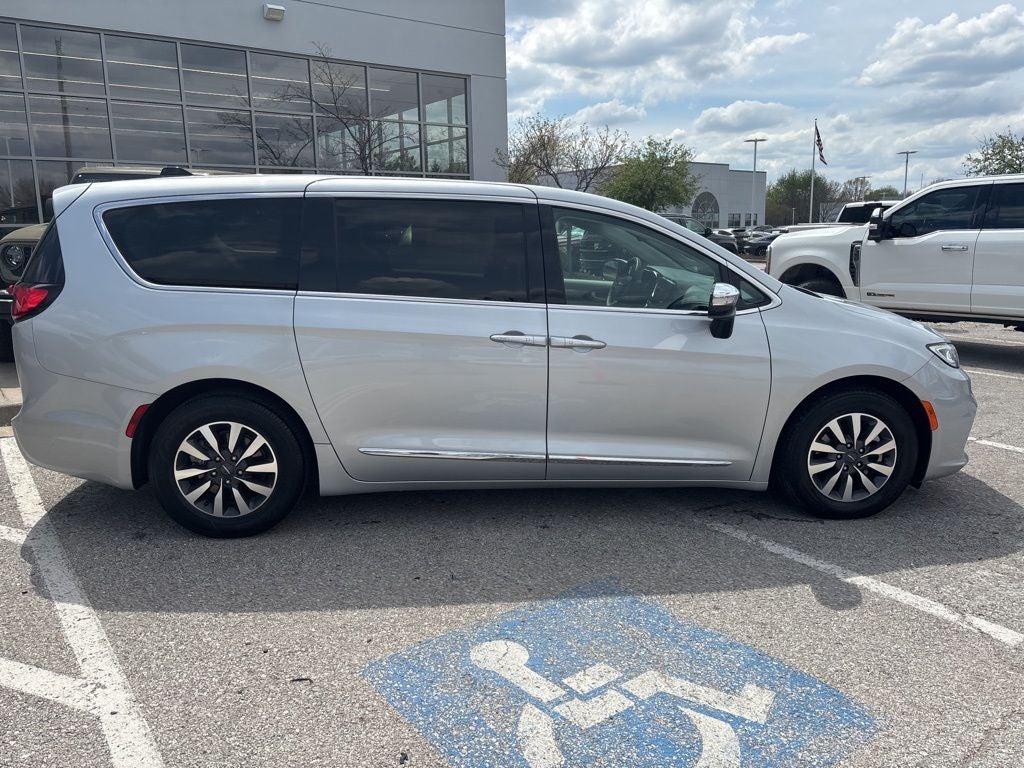 2023 Chrysler Pacifica Hybrid Limited