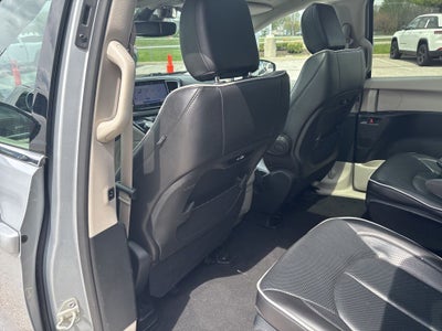 2023 Chrysler Pacifica Hybrid Limited