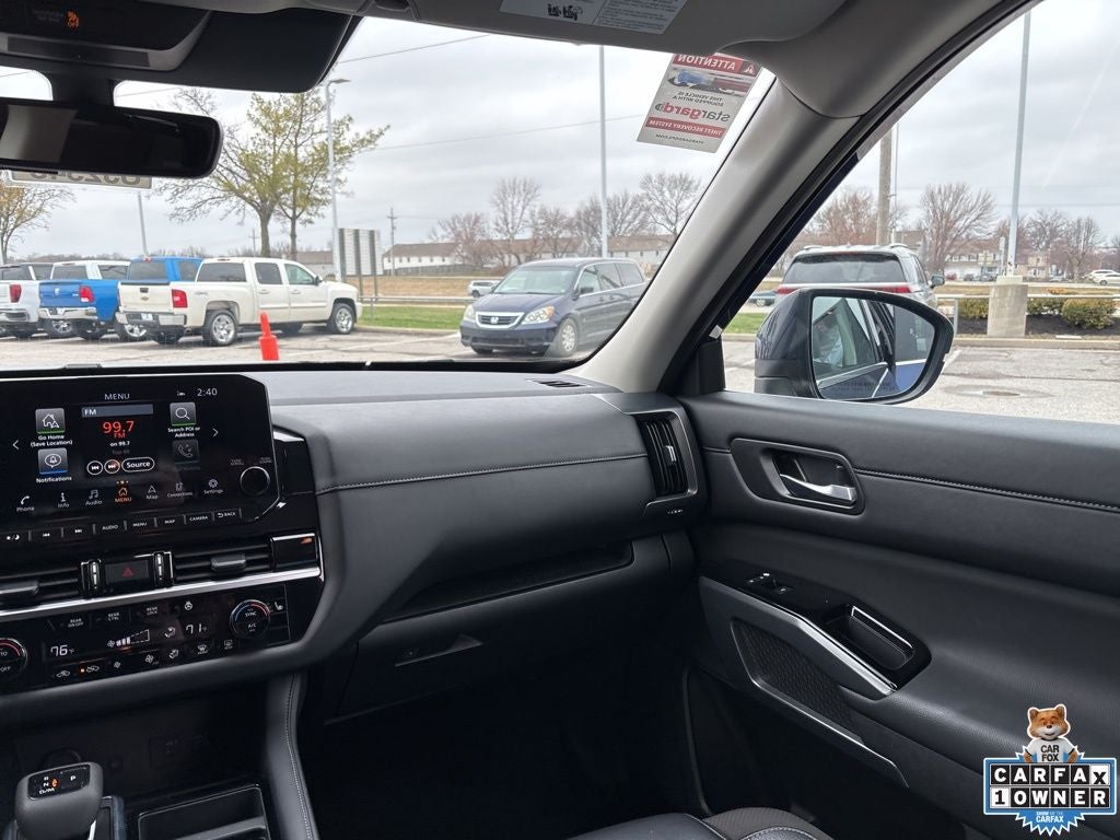 2025 Nissan Pathfinder SL