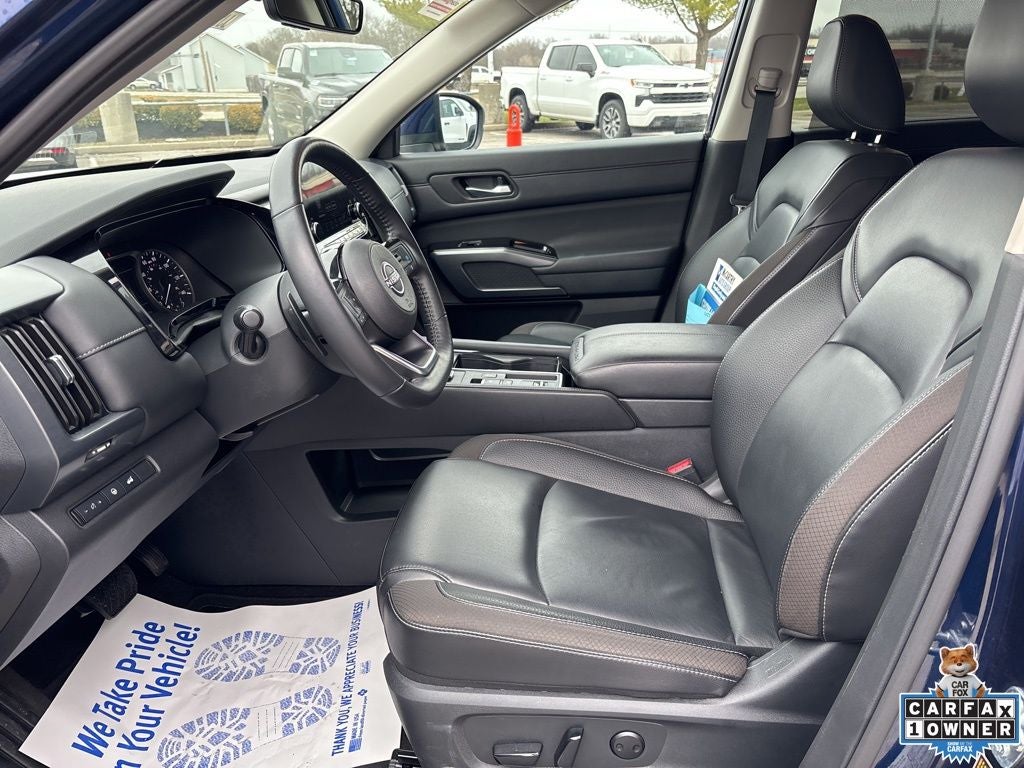 2025 Nissan Pathfinder SL