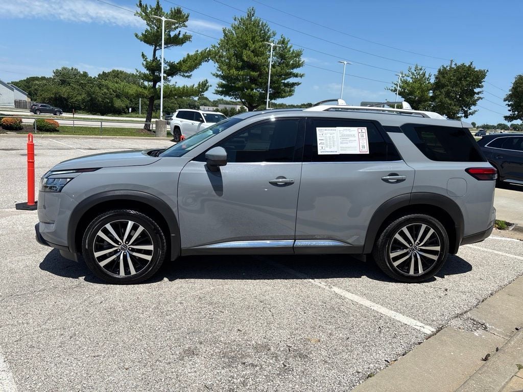 2023 Nissan Pathfinder Platinum