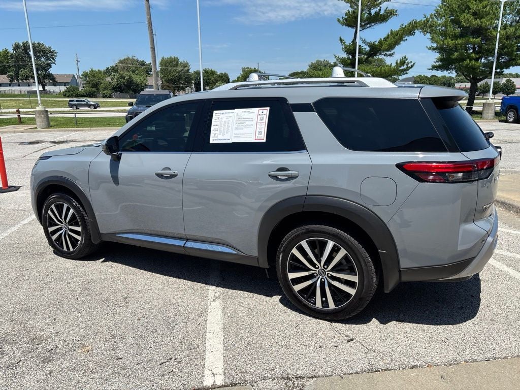 2023 Nissan Pathfinder Platinum
