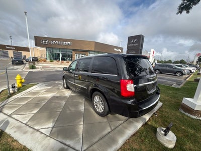 2016 Chrysler Town & Country Limited