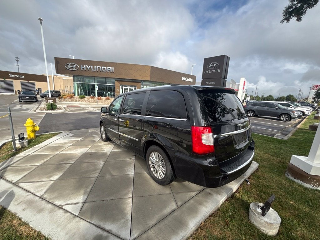 2016 Chrysler Town & Country Limited