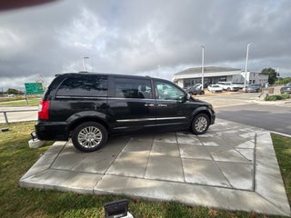 2016 Chrysler Town &amp; Country Limited
