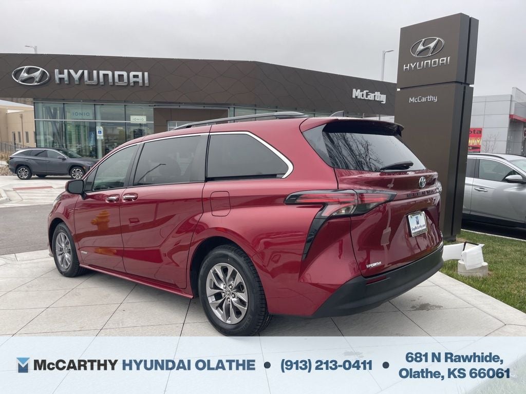 2021 Toyota Sienna XLE 8 Passenger