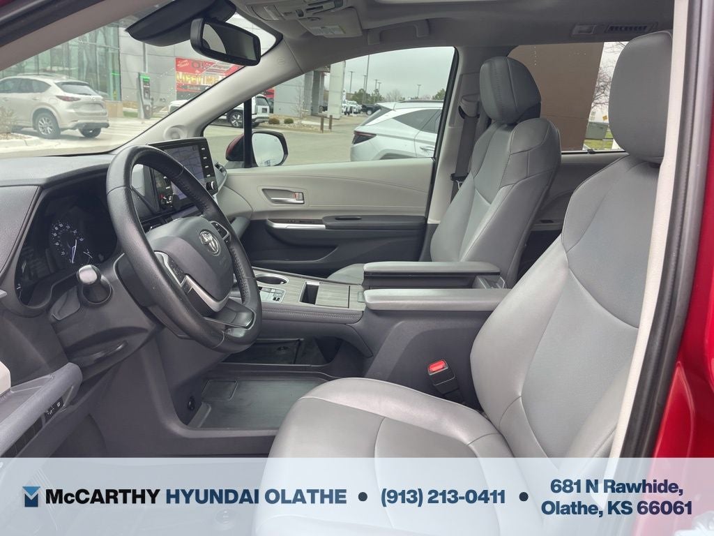2021 Toyota Sienna XLE 8 Passenger