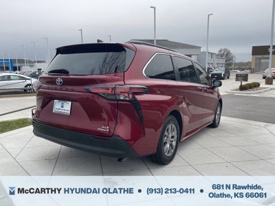 2021 Toyota Sienna XLE 8 Passenger