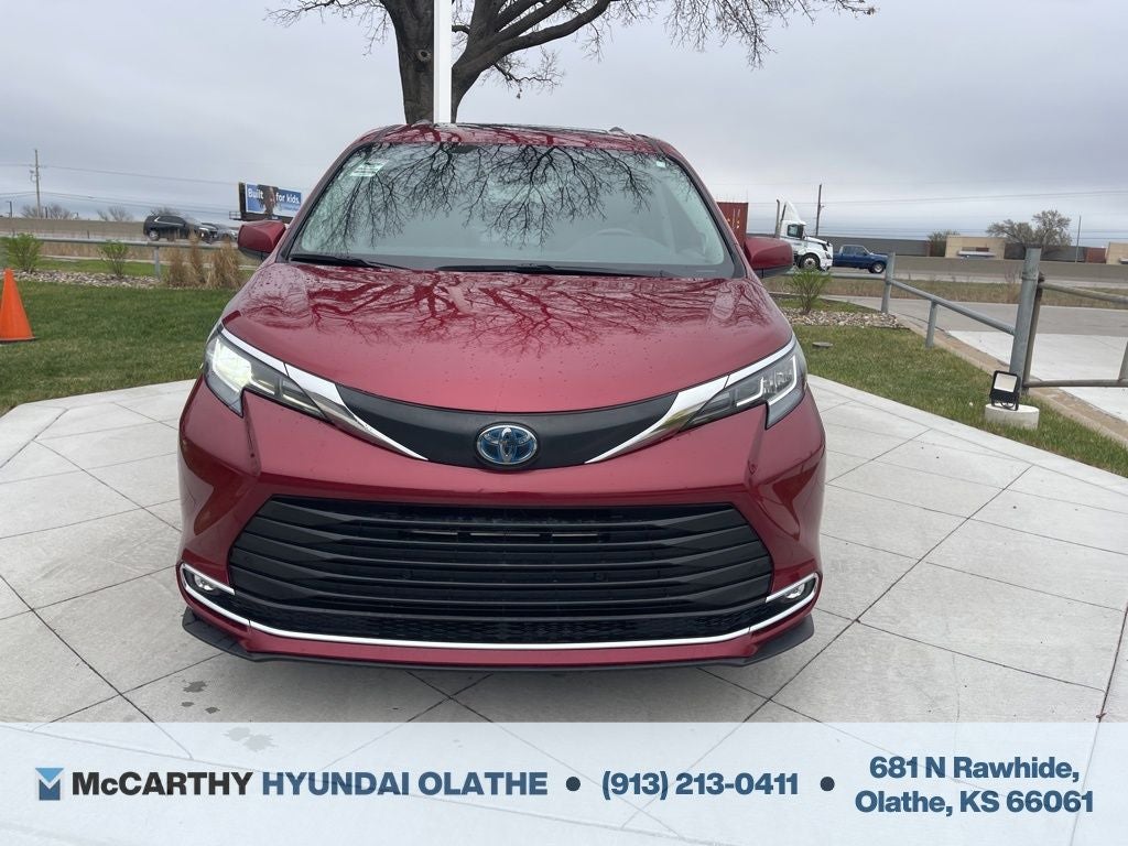 2021 Toyota Sienna XLE 8 Passenger