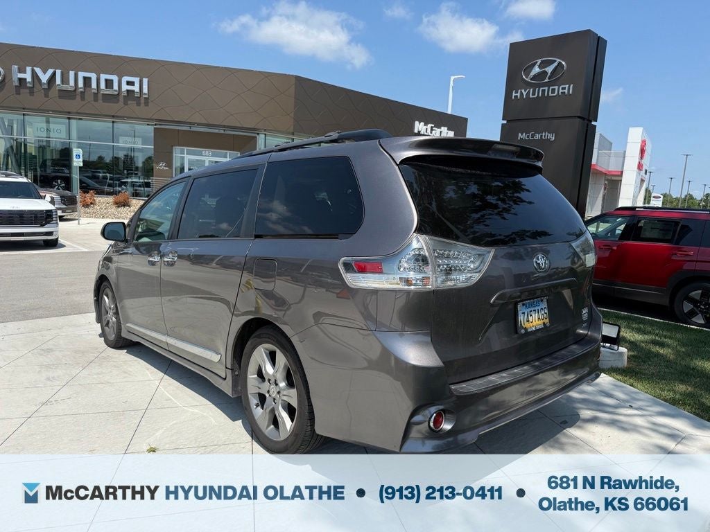 2014 Toyota Sienna SE 8 Passenger