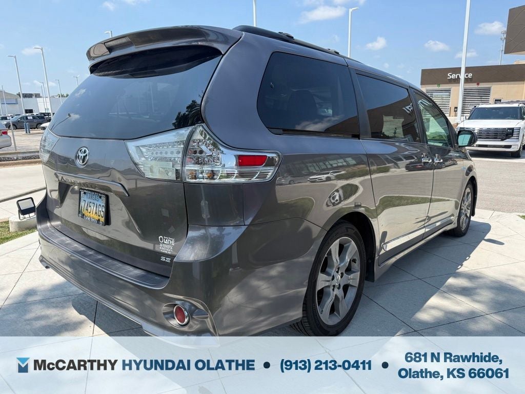2014 Toyota Sienna SE 8 Passenger