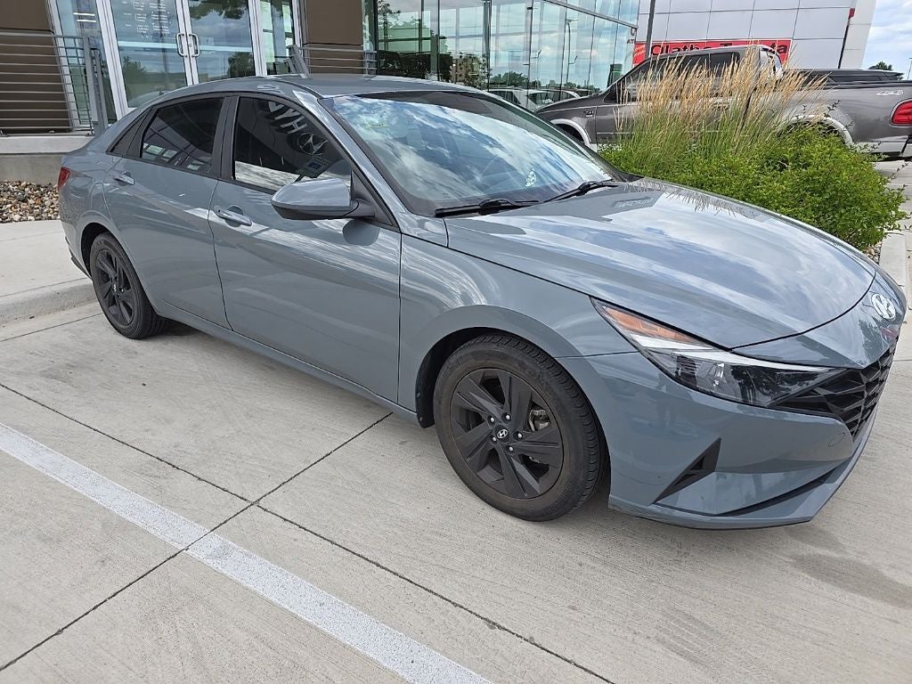 2022 Hyundai ELANTRA SEL