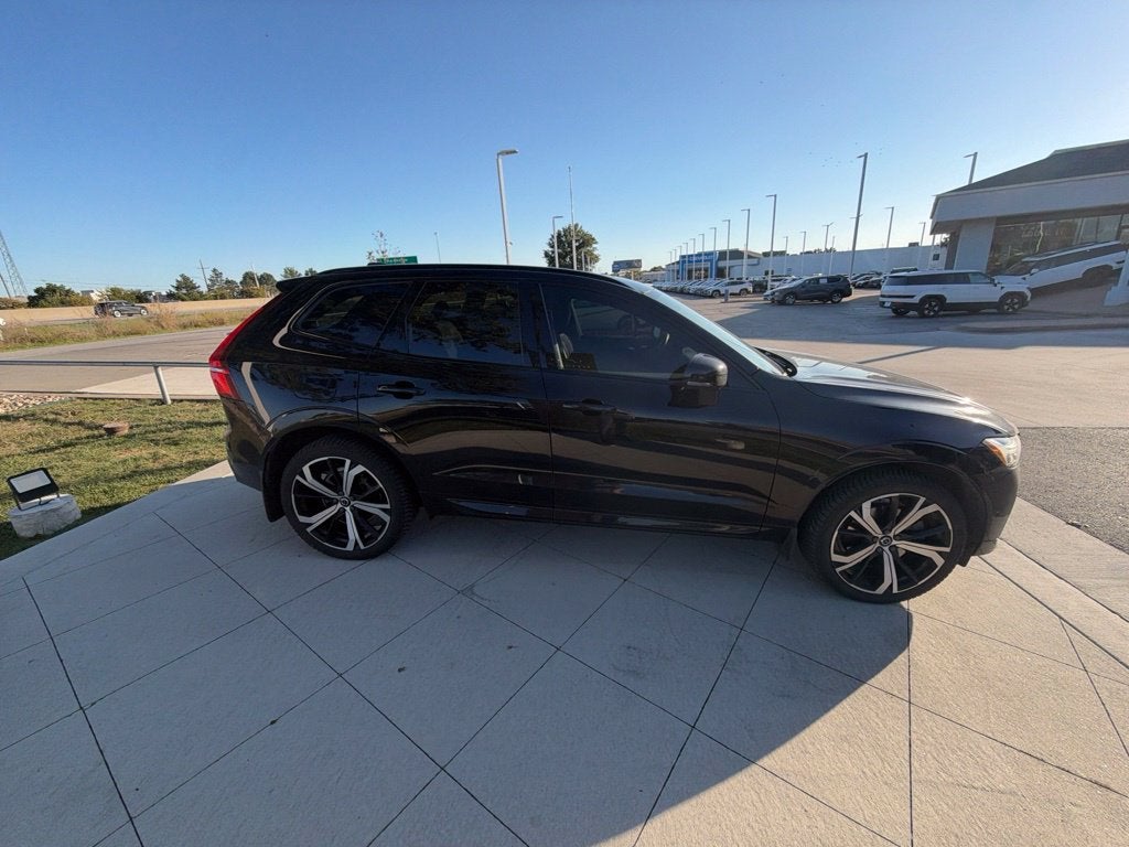 2022 Volvo XC60 B6 R-Design