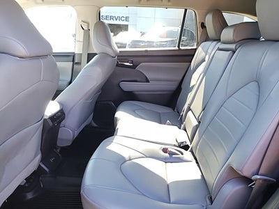 2022 Toyota Highlander XLE