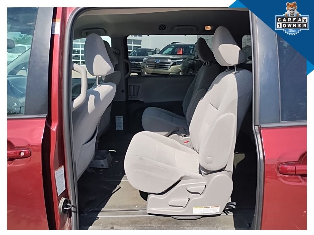 2018 Toyota Sienna LE 7 Passenger