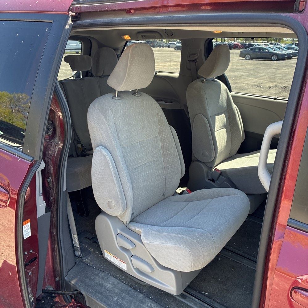 2018 Toyota Sienna LE 7 Passenger