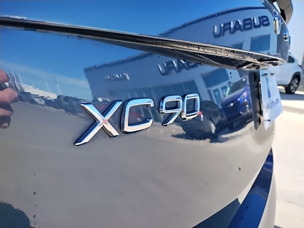 2022 Volvo XC90 T6 Momentum