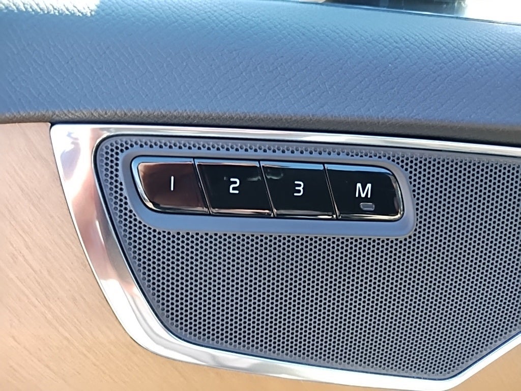 2022 Volvo XC90 T6 Momentum