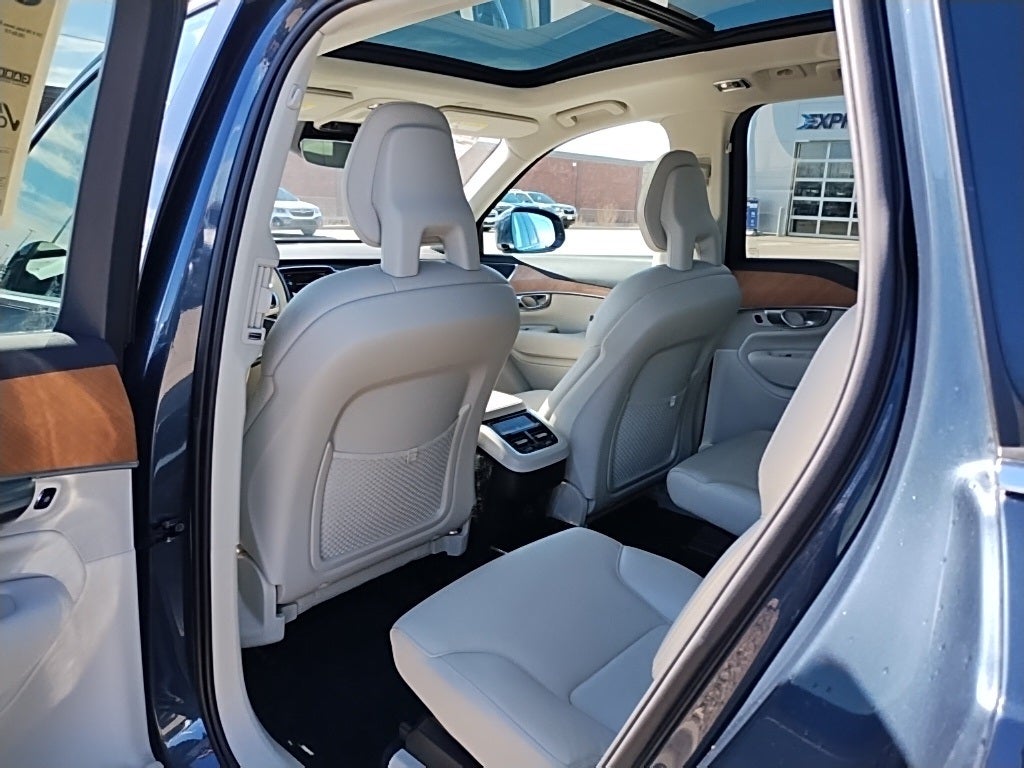 2022 Volvo XC90 T6 Momentum