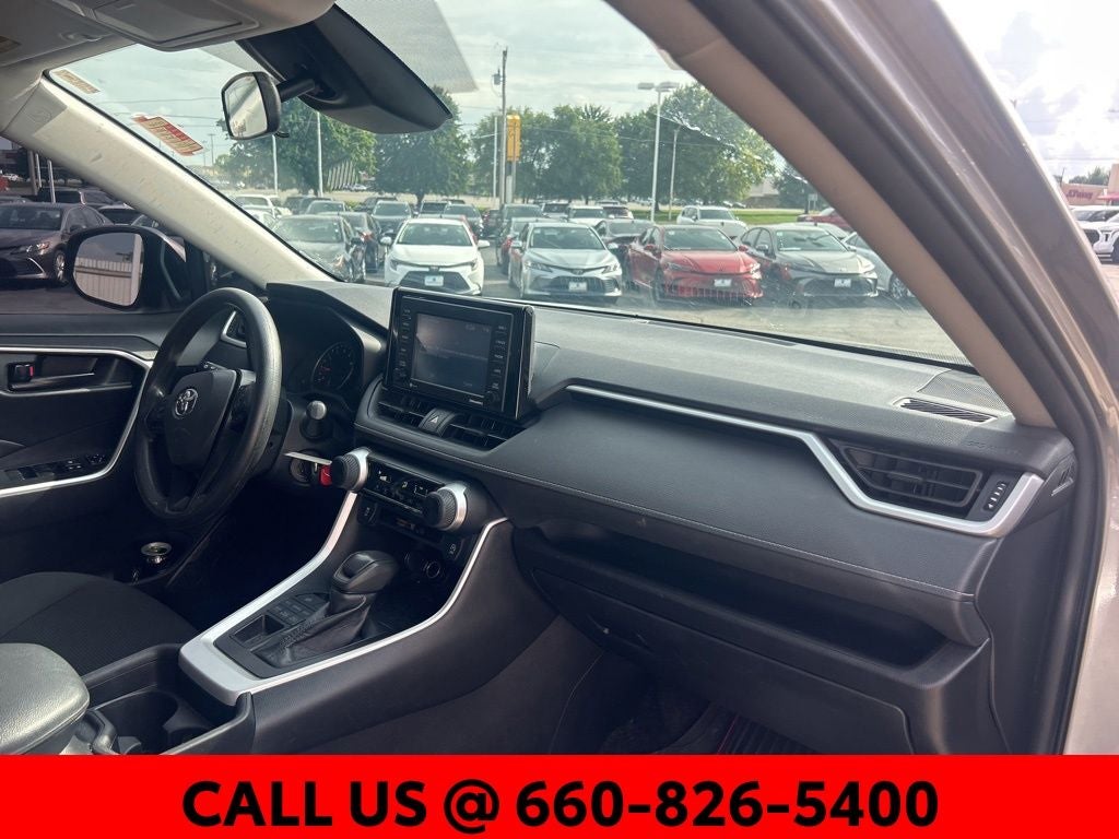 2020 Toyota RAV4 LE