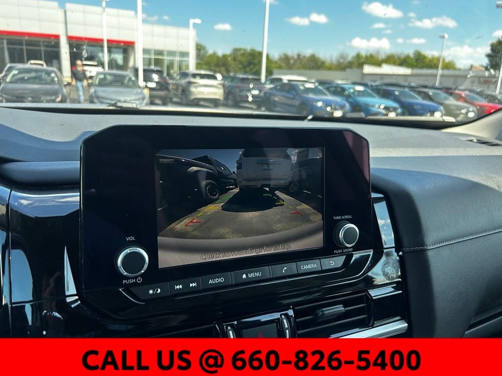 2025 Nissan Pathfinder SV