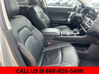 2025 Nissan Pathfinder SL
