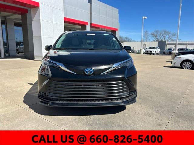 2025 Toyota Sienna LE 8 Passenger