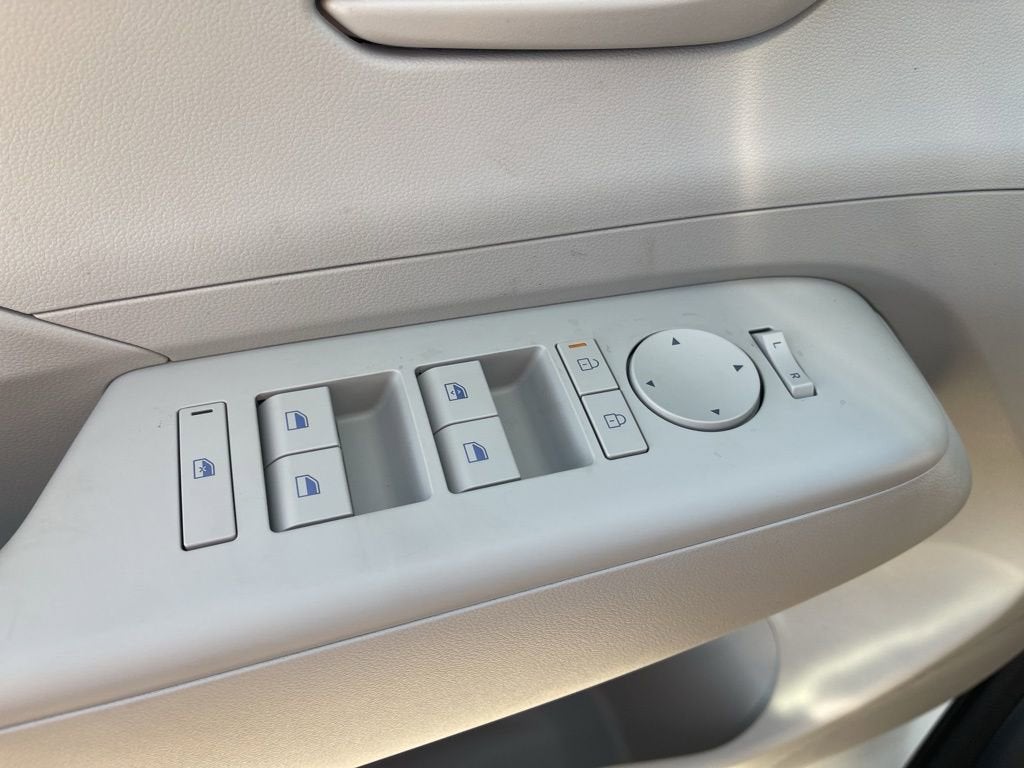 2026 Hyundai KONA SE