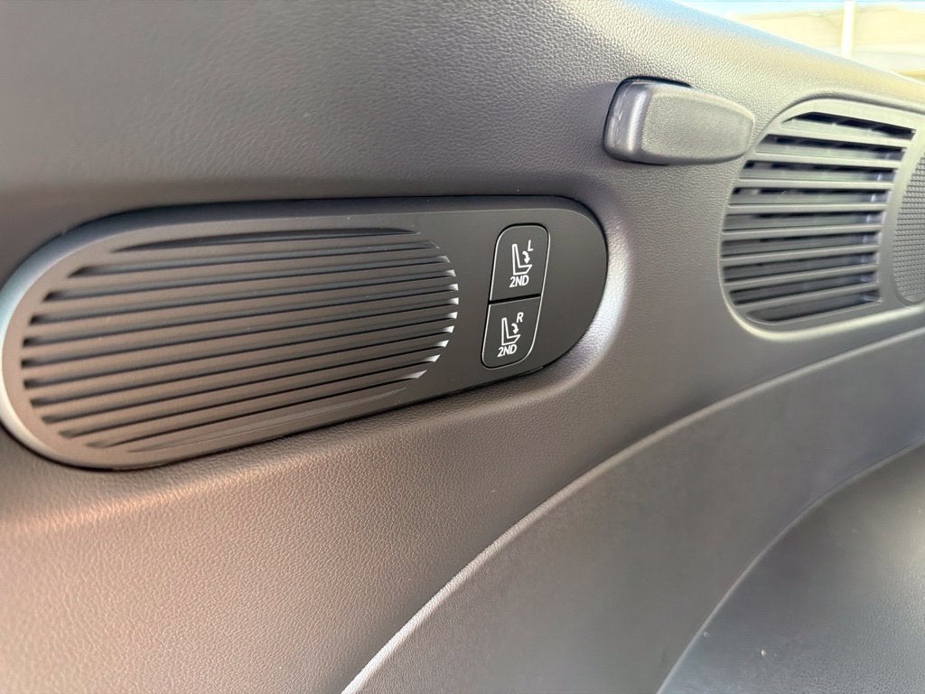 2027 Hyundai PALISADE HYBRID SEL 8 Passenger