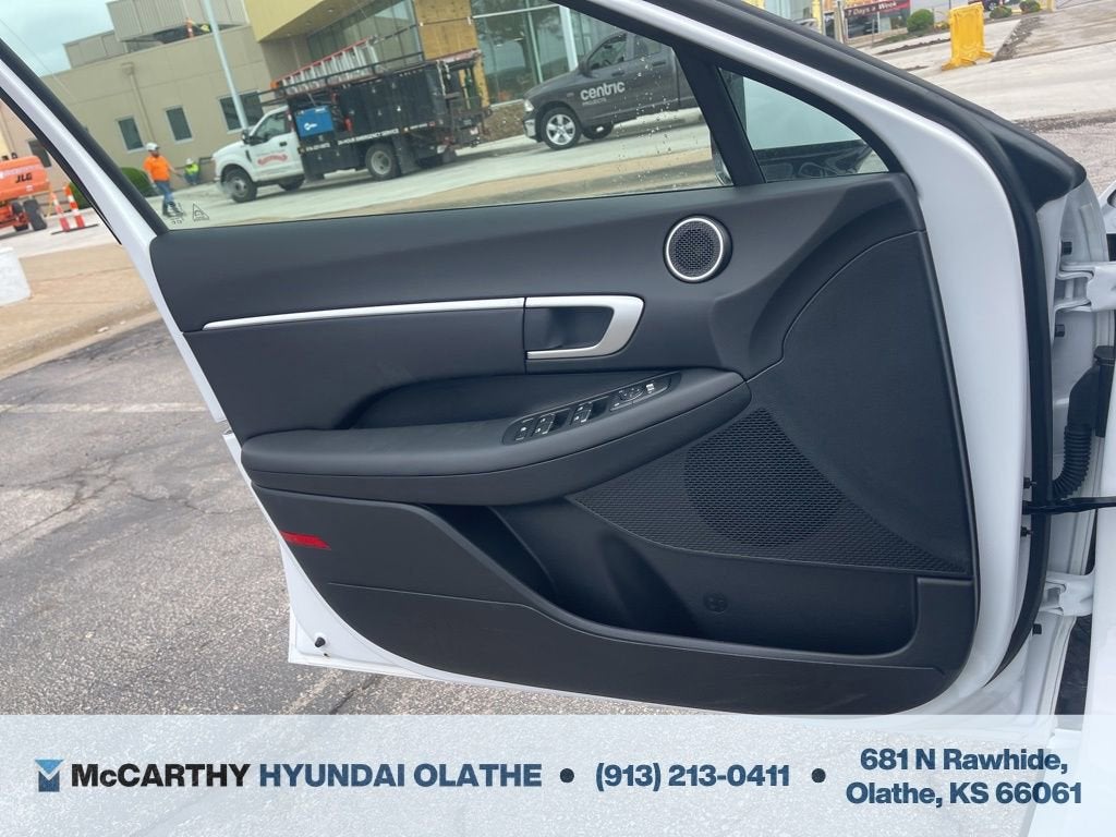 2025 Hyundai SONATA HYBRID SEL