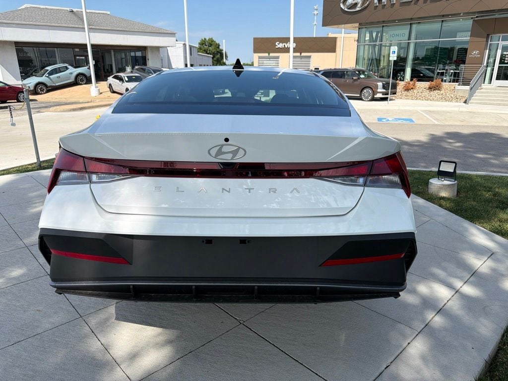 2026 Hyundai ELANTRA SE