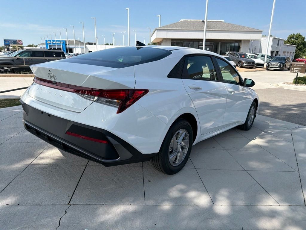 2026 Hyundai ELANTRA SE