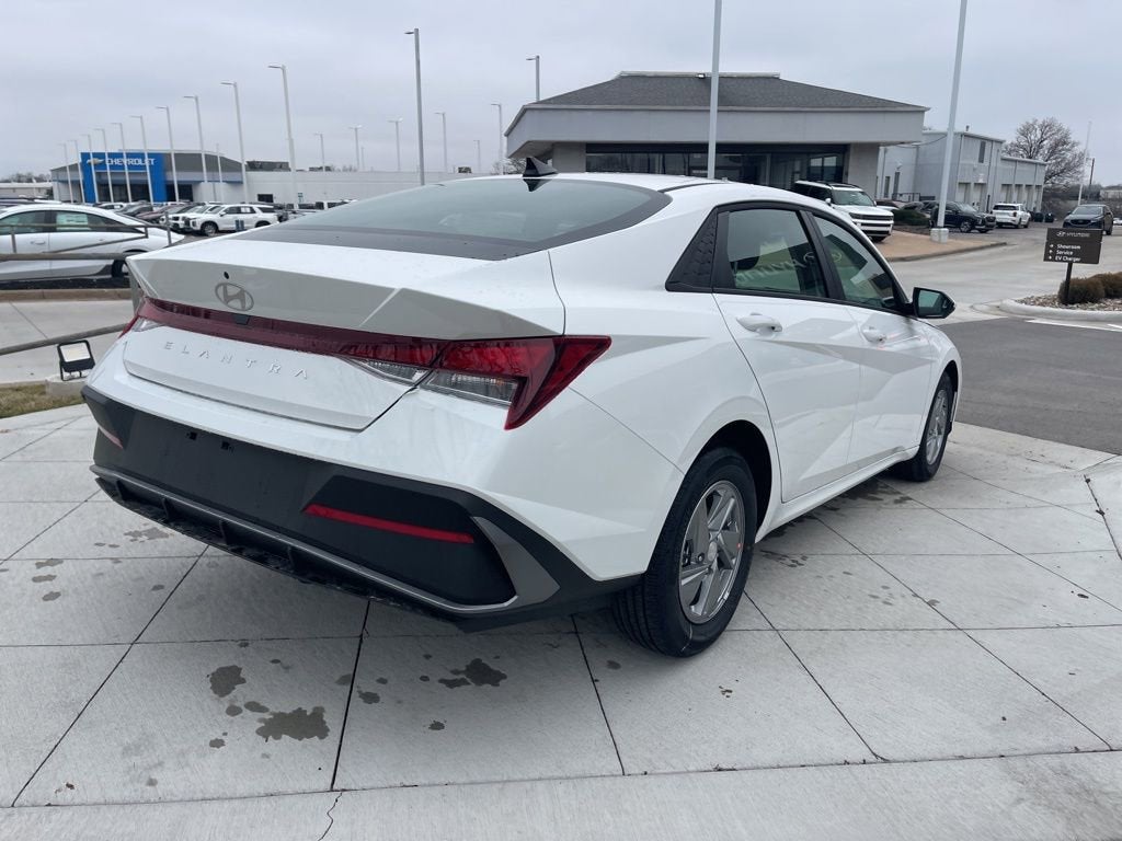 2026 Hyundai ELANTRA SE