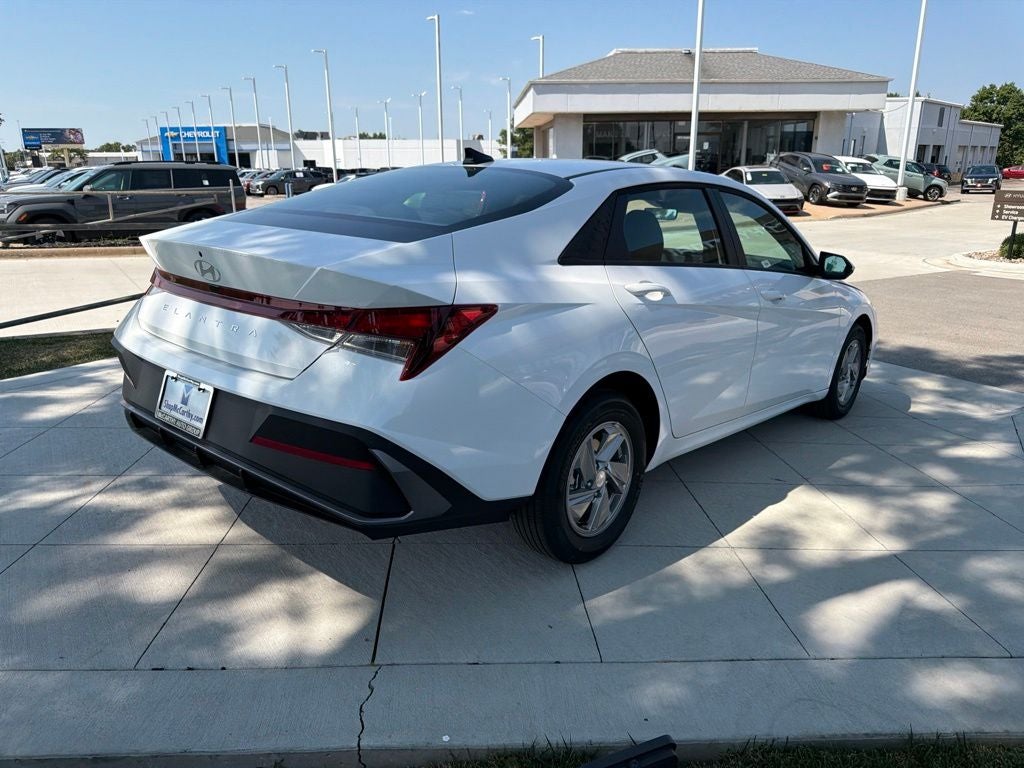 2026 Hyundai ELANTRA SE